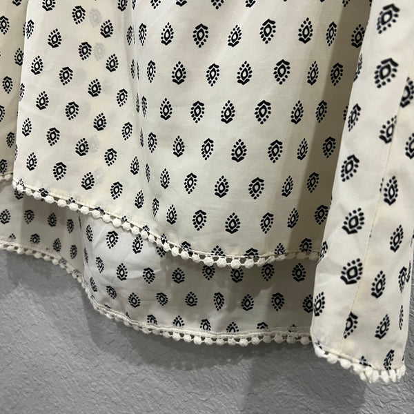 Xhiliration Ivory Off Shoulder Blouse Medium
