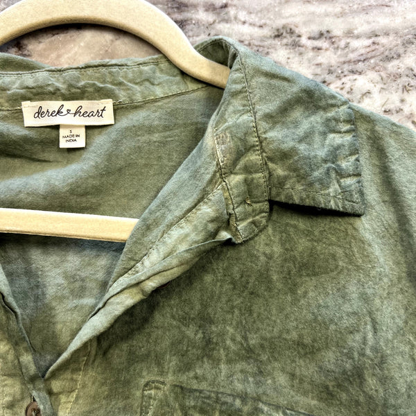 Derek Heart Acid Wash Olive Green Button Down Top Size Small