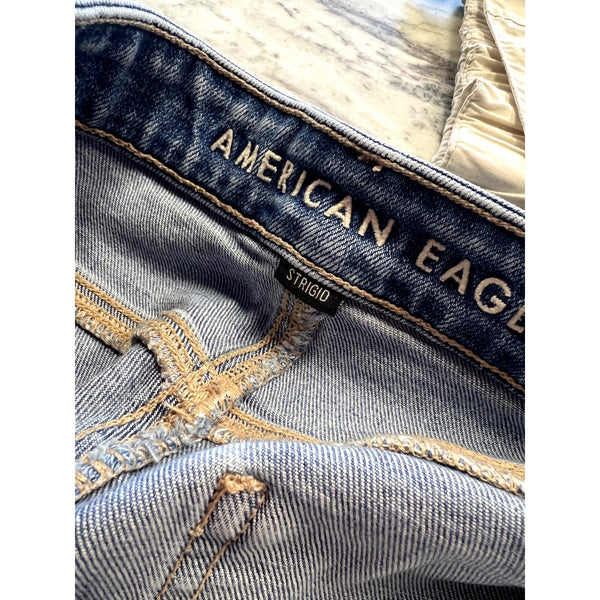 American Eagle Distressed Strigid Mom Jeans Size 8 Short