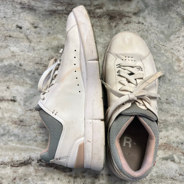 On Running The Roger Advantage Sneaker Size 6.5