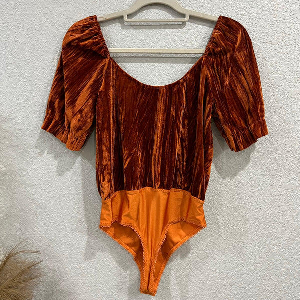 Mia Joy Dark Orange Velvet Scoop Neck Henley Short Sleeve Bodysuit Size Medium