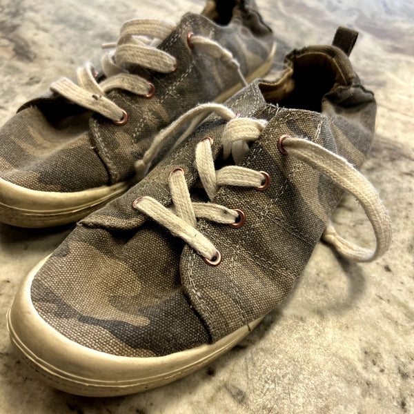 Maurices Camo Slip On Shoes Women's Size 7