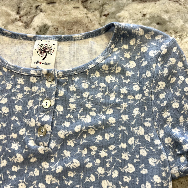 NWT Self Esteem Periwinkle Floral Ribbed Crop Tee Size Medium