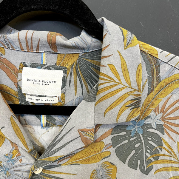 Denim & Flower by Ricky Singh Tropical Floral Button Down Large