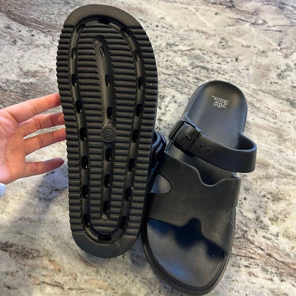 Wild Fable Black Slip On Water Shoes Size 9