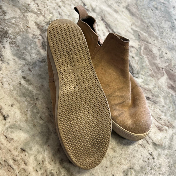 Dolce Vita Suede Slip On Sneaker Shoes Size 8.5