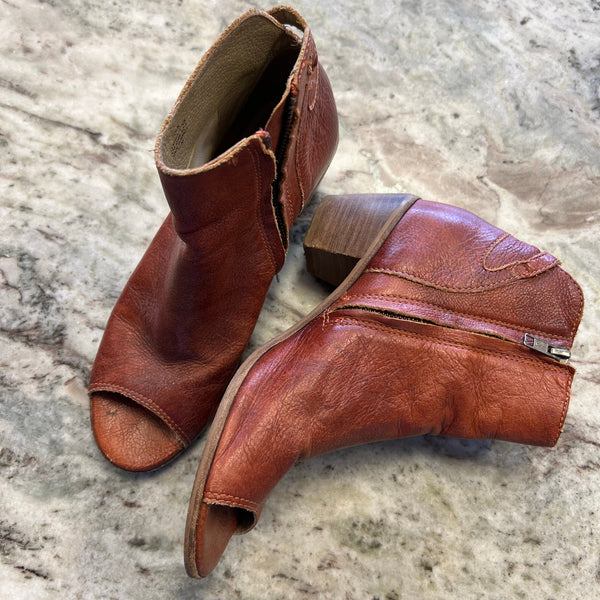 Matisse Folk Red Leather Peep Toe Heeled Booties Size 8.5