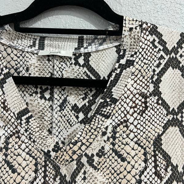 Jodifl Boutique Snake Print V-Neck Flowy Boxy Blouse Large