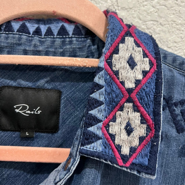 Rails Denim Aztec Embroidered Button Down Shirt Size Large
