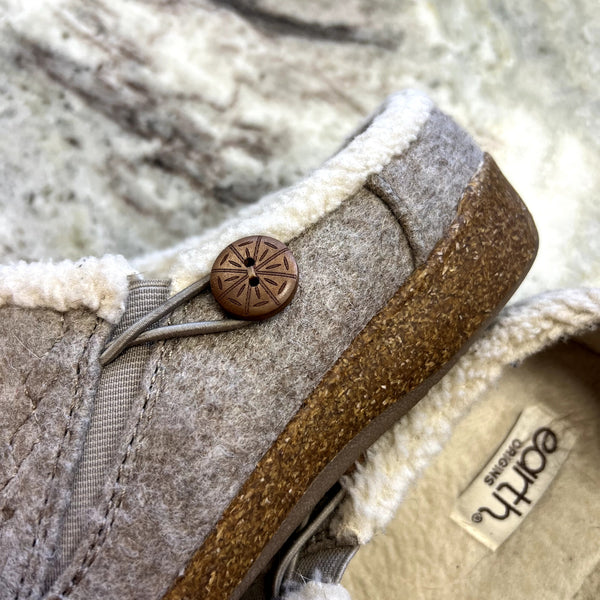 Earth Origins Light Brown Felt Faux Fur Lined Casual Slip Ons Size 9