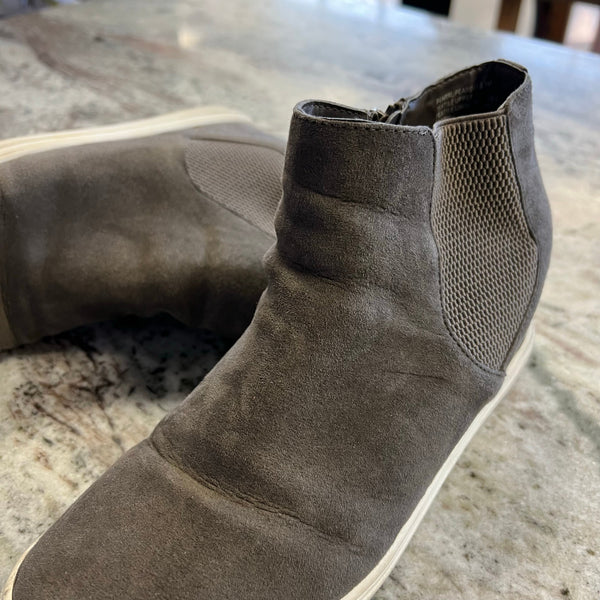 Women's Gray Canvas Slip On Sneakers Size 8.5