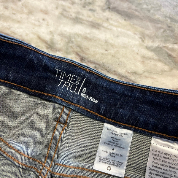 Time and Tru Mid-Rise Dark Wash Cutoff Denim Shorts Size 6