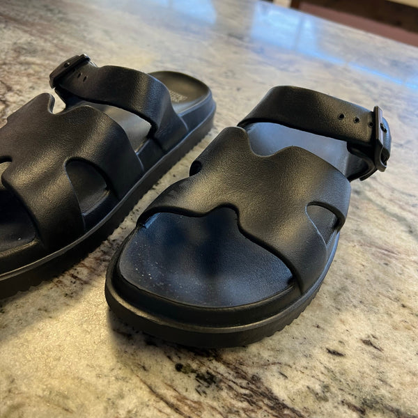 Wild Fable Black Slip On Water Shoes Size 9