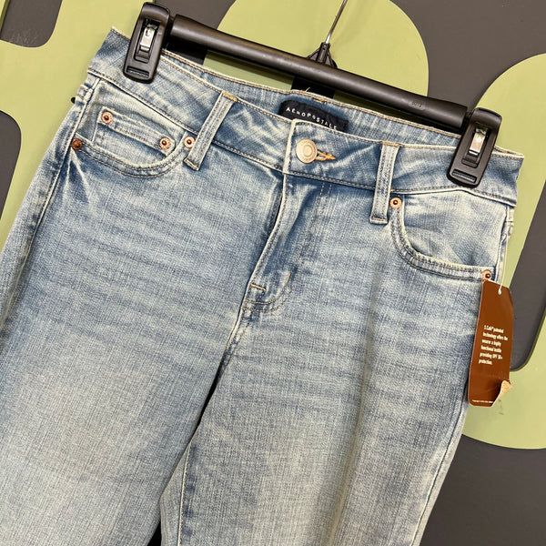 NWT Aeropostale Light Wash Mid Rise Kick Crop Straight Leg Jeans Size 0