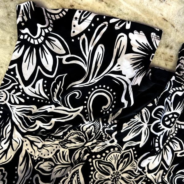 Women's Black + White Floral Tankini Swim Top Large