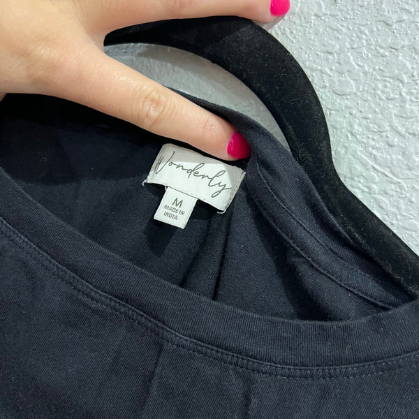 Wonderly Women's Black Sleeveless Ruffle Hem Blouse Medium