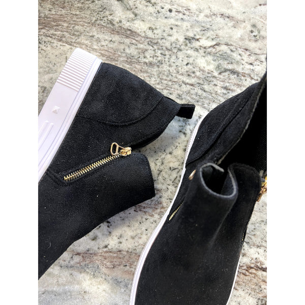NWOT Black Slip On Shoes Size 10.5