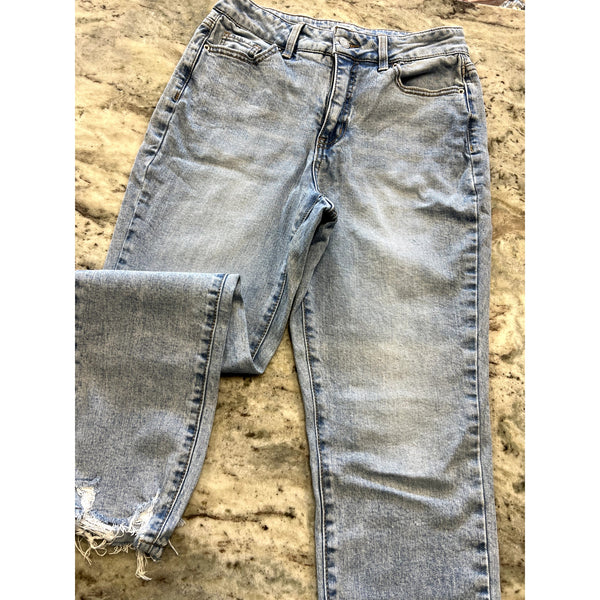 Time and Tru Light Wash Straight Leg Raw Hem Jeans Size 2