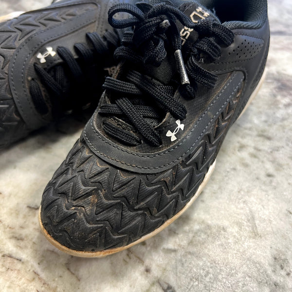 Under Armour Lace Up Black Cleats Size 11K Kids