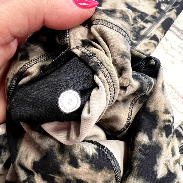 Lululemon Black + Tan Marbled Leggings Size 2