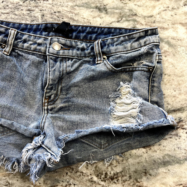 Forever 21 Denim Cutoff Shorts Size 27 Y2K