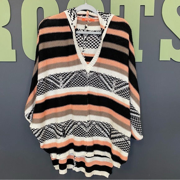 Women’s Overiszed Poncho Sweater Med/Large