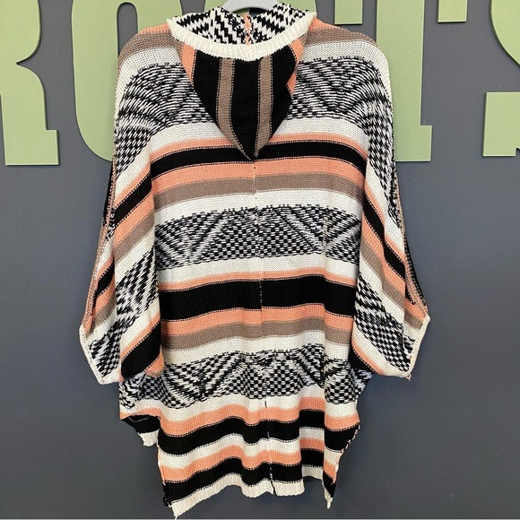 Women’s Overiszed Poncho Sweater Med/Large