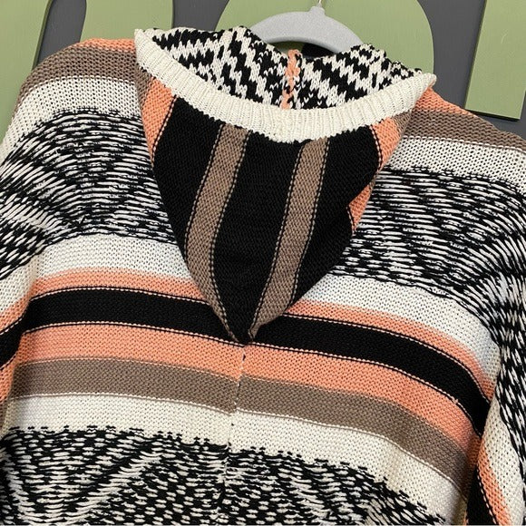 Women’s Overiszed Poncho Sweater Med/Large