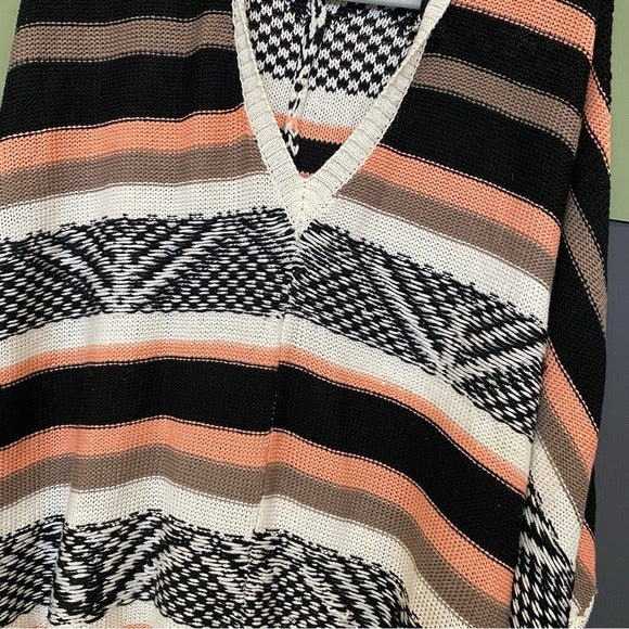 Women’s Overiszed Poncho Sweater Med/Large