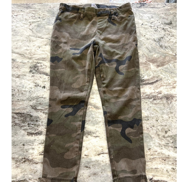 Time and Tru Camo Pull on Pants Size Medium