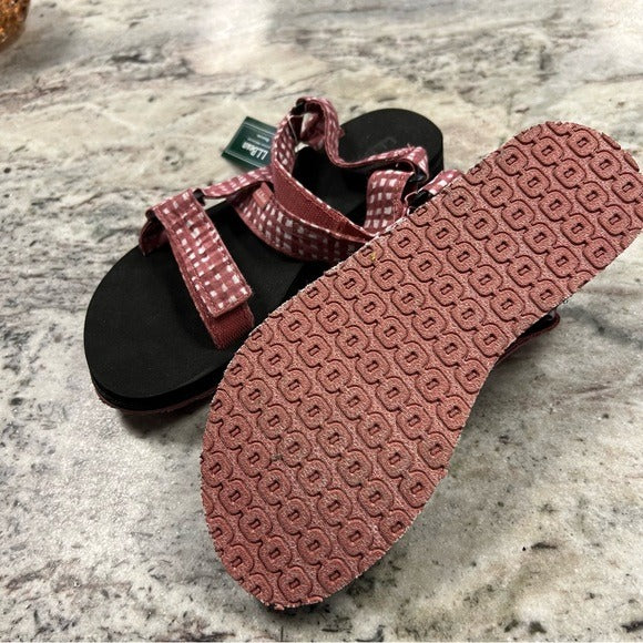 NWT LL Bean Women’s Main Isle 4 Point Sandal Gingham Red Size 6