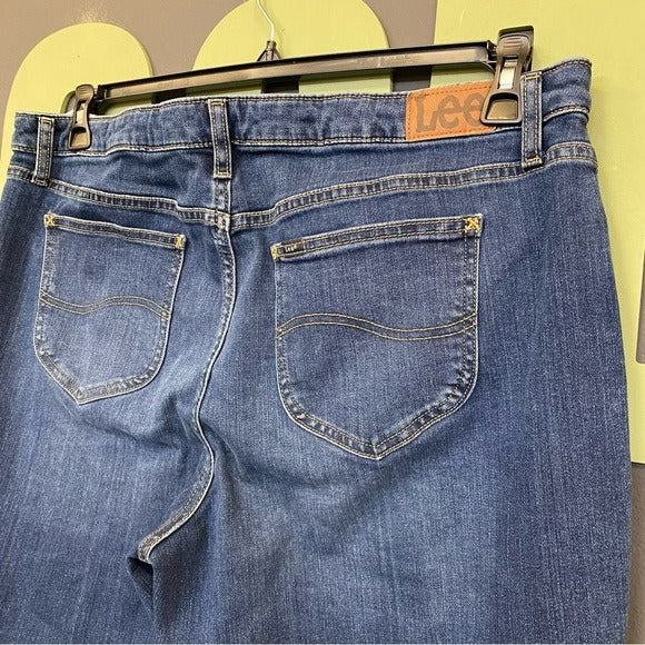 Lee Women’s Regular Fit Bootcut Mid Rise Dark Wash Jeans Size 20