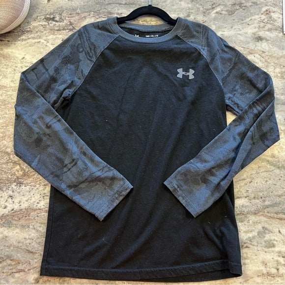 Under Armour Black + Gray Long Sleeve Top Size Youth Medium