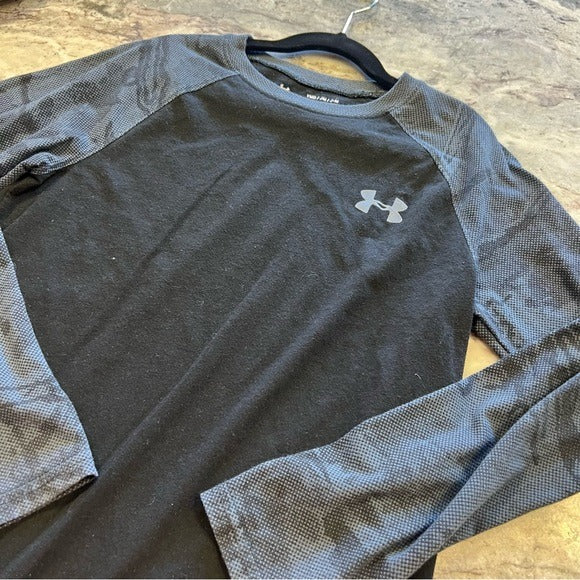 Under Armour Black + Gray Long Sleeve Top Size Youth Medium