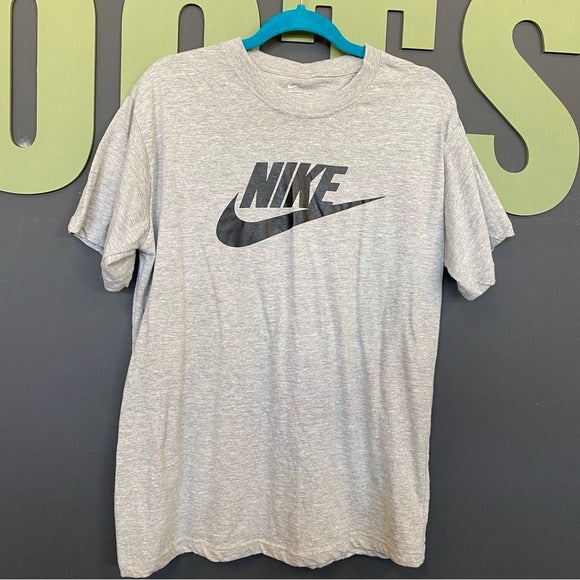 The Nike Tee Men's Graphic Tee Size XL