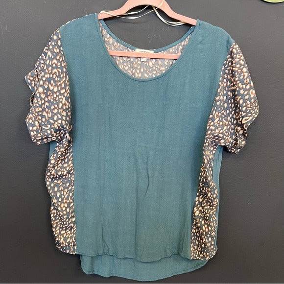 Umgee Scoop Neck Denim Blue + Leopard Flowy Blouse Size Large