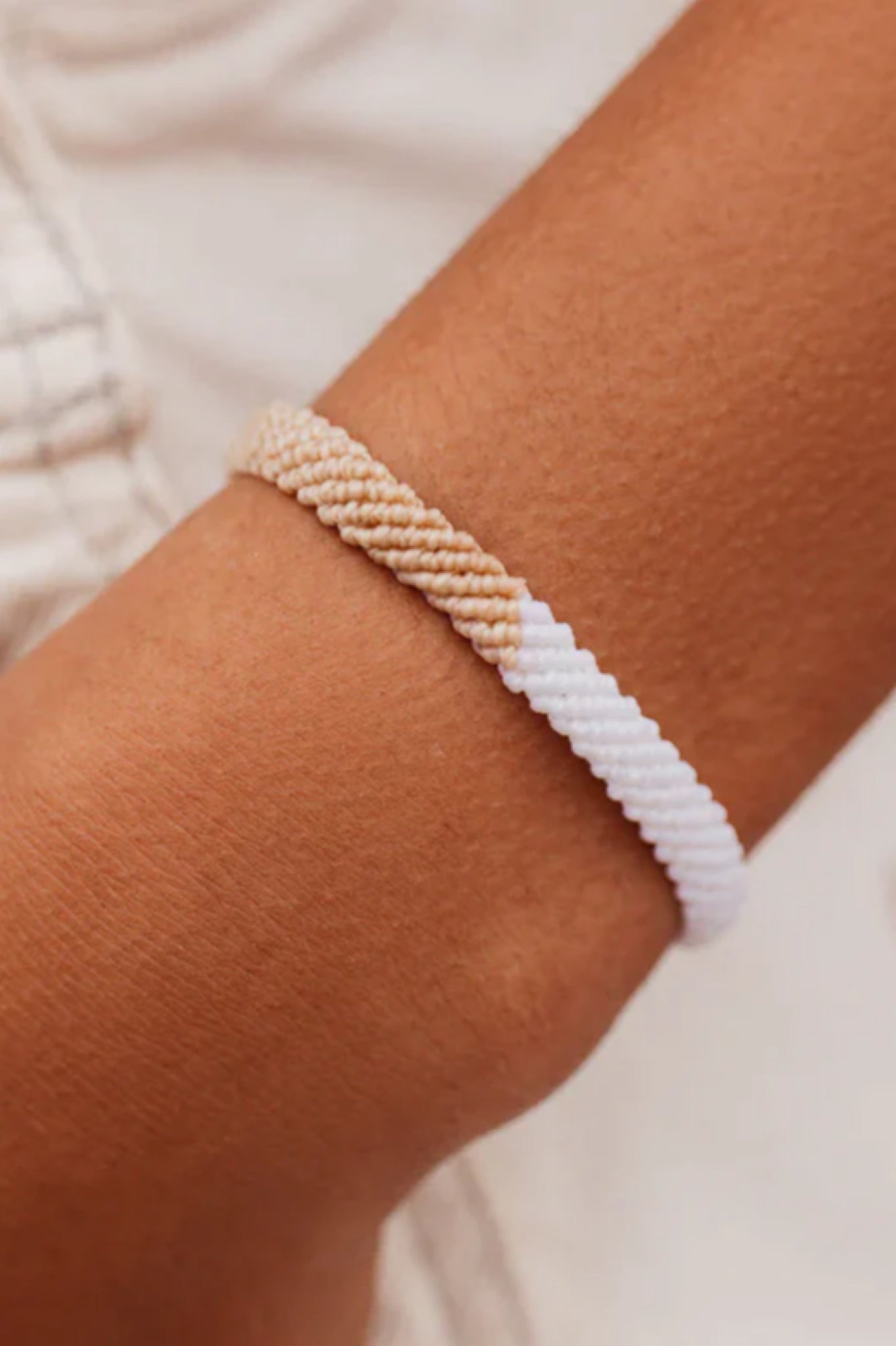 How to Make Friendship Bracelets With Names, Letters, and Numbers -  FeltMagnet