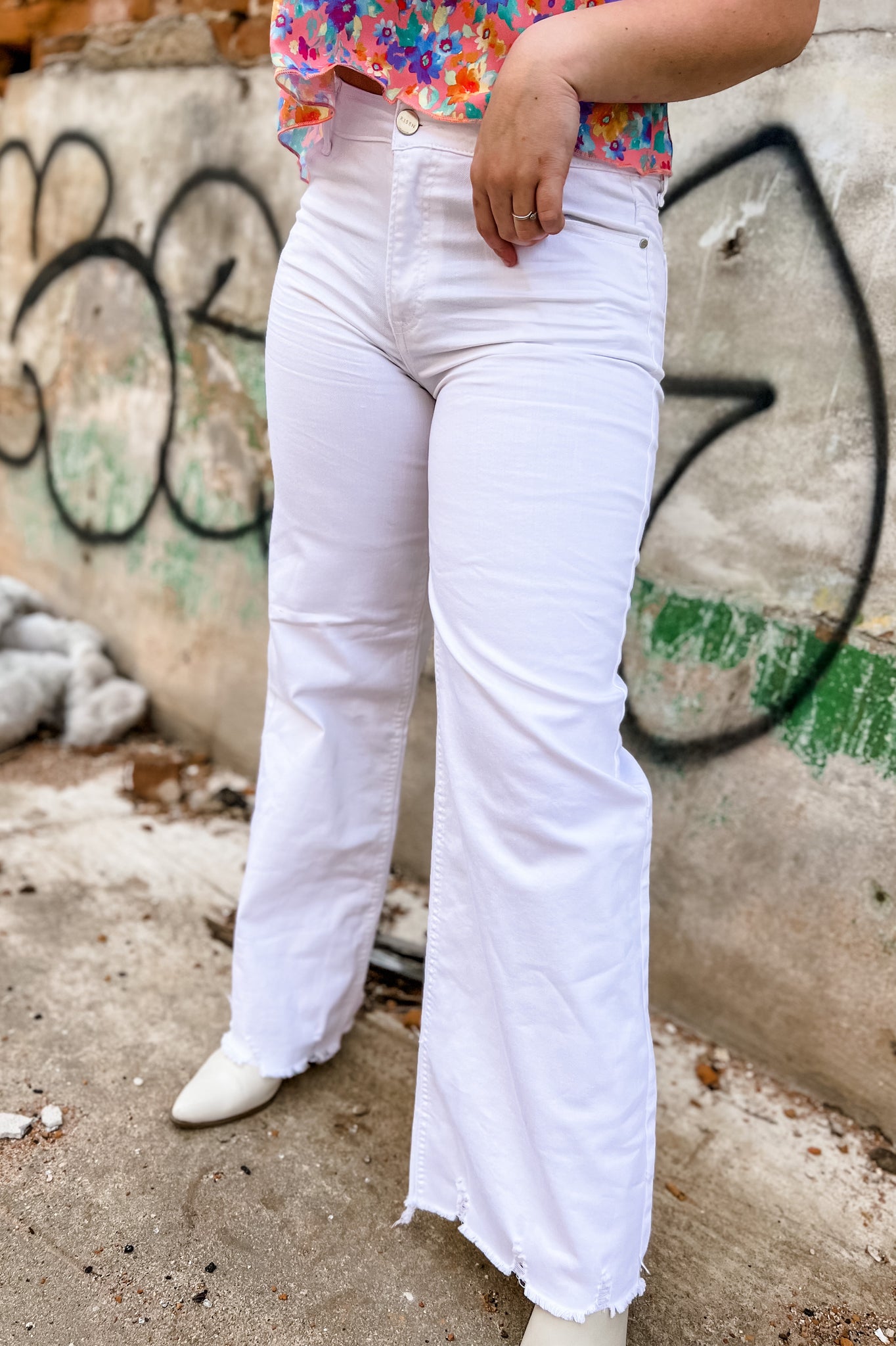 Risen High Rise Wide Leg White Jeans – Southern Roots Boutique